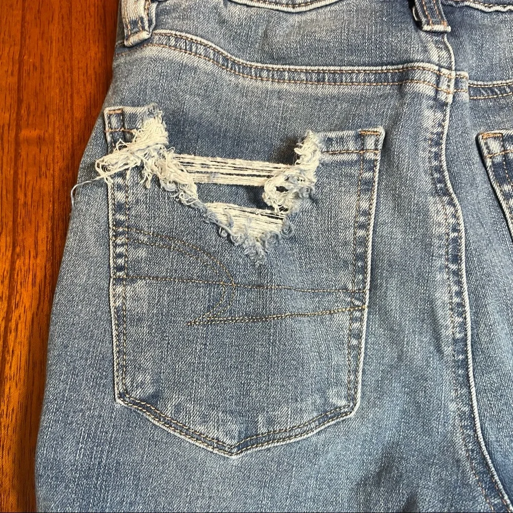 American Eagle distressed super hi-rise jeggings
